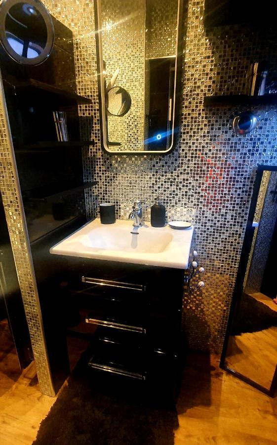 Le K: Upscale Seaside With Japanese Toilet *